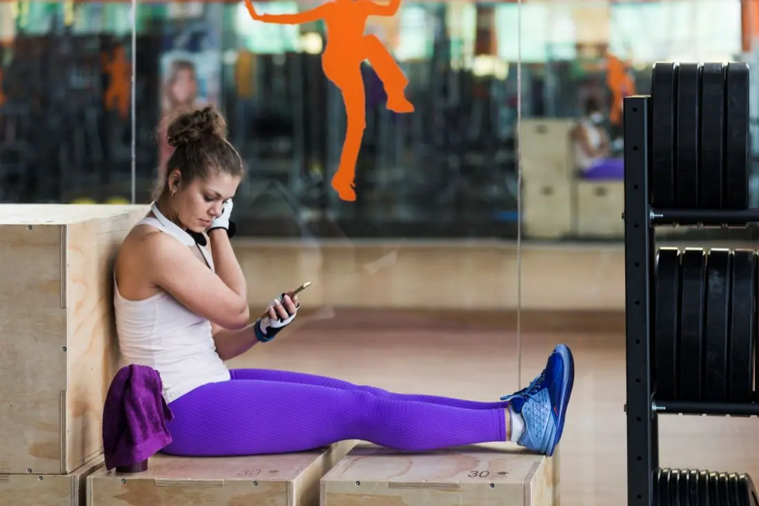 pretty-woman-using-smartphone-training
