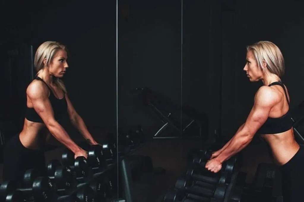 woman-at-gym-self-thoughts
